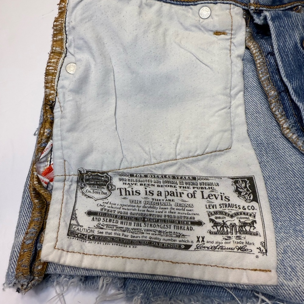 Levi's Jean Shorts Mid Rise 501 Red Tag Distressed Blue Denim Fringe Women - Picture 13 of 16